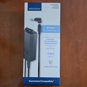 Insignia Universal Laptop Charger - Black